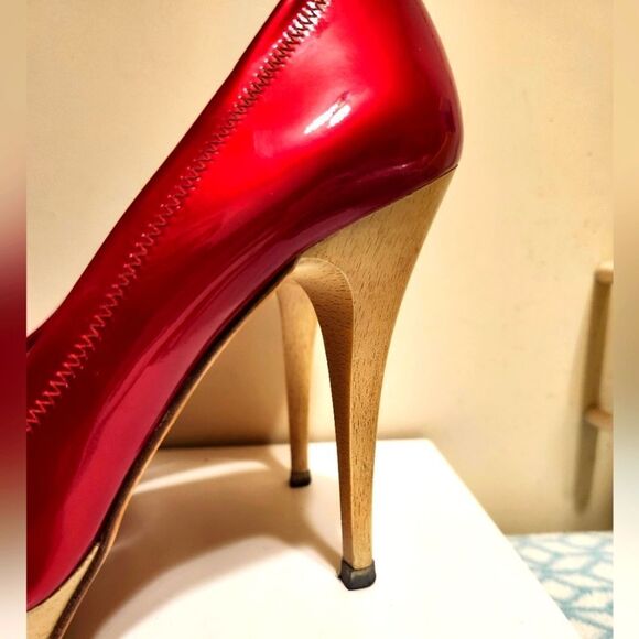 Stuart Weitzman Avignon Red Patent Leather Peep Toe Platform Pumps sz.8 Ret $425 - Picture 3 of 11